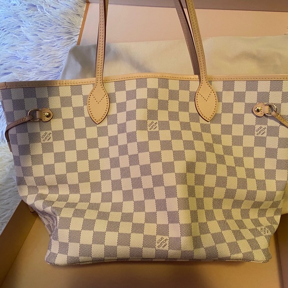Louis Vuitton Handbags - Louis Vuitton Neverfull MM Bag